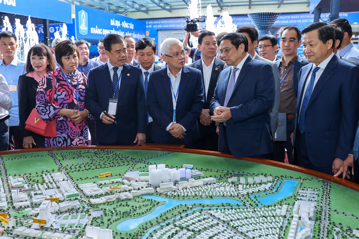 Thủ tướng chủ trì Hội nghị phát triển vùng Đông Nam Bộ và xúc tiến đầu tư vùng - Hình 5 Thu tuong chu tri Hoi nghi phat trien vung Dong Nam Bo va xuc tien dau tu vung-Hinh-5