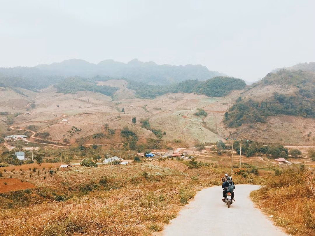 Những người yêu du lịch sẽ có cơ hội ghé thăm nhiều địa điểm hấp dẫn ở các tỉnh thành của Việt Nam thông qua chuyến đi phượt bằng xe máy đầy thú vị. Ảnh: Mytour.