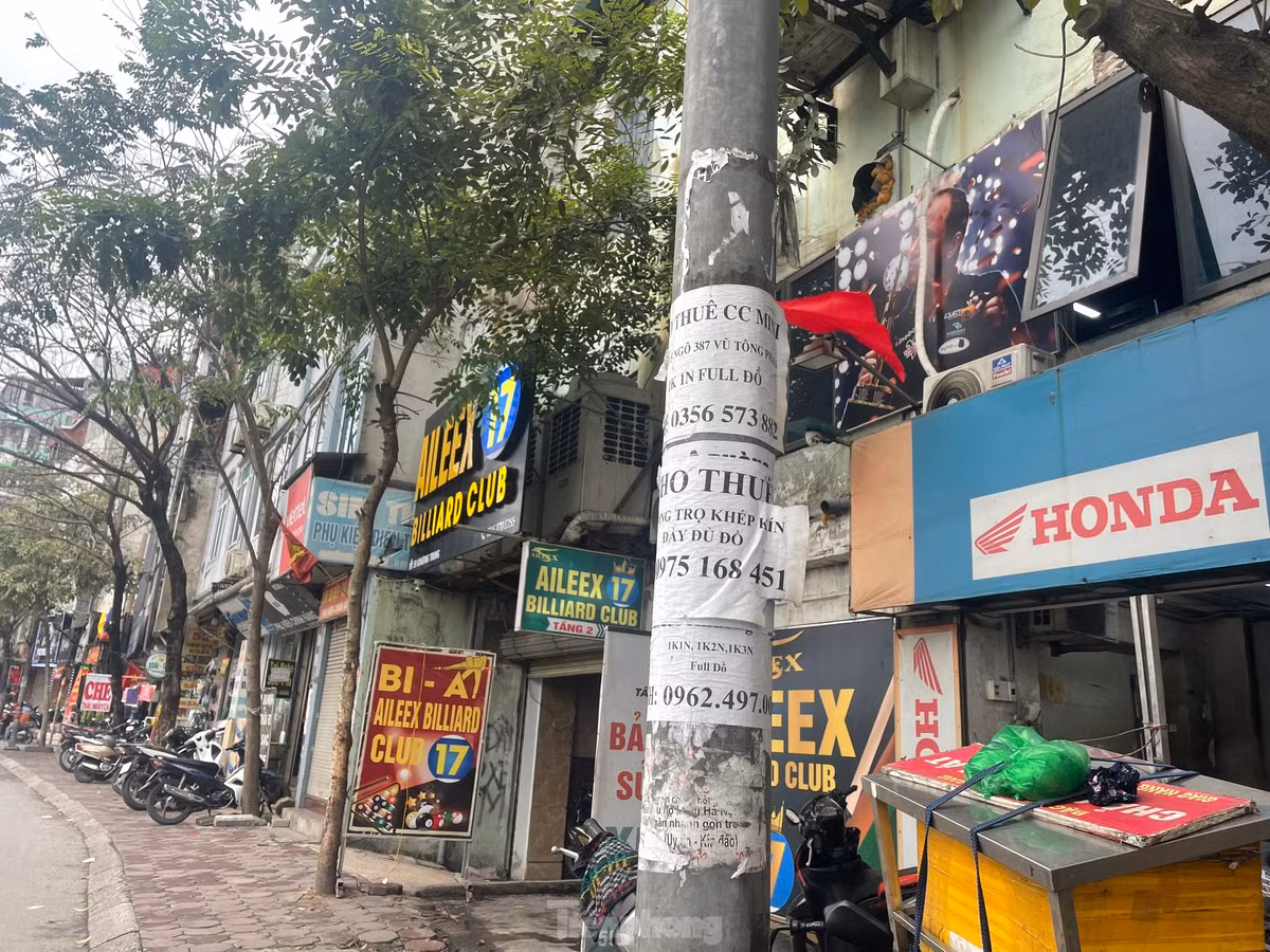 Sang nhượng lại mặt bằng, cho thuê cửa hàng, cho thuê nhà,… là những tấm biển mà ai ai cũng dễ dàng bắt gặp trên hầu hết tuyến phố vốn được coi là đắc địa và sầm uất bậc nhất Hà Nội sau Tết.