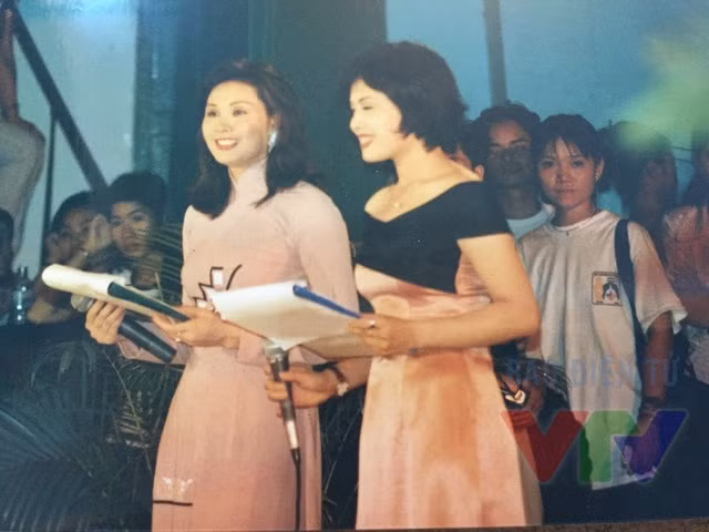A hau xinh dep o VTV: So huu giong doc chuan Ha Noi thanh lich-Hinh-3