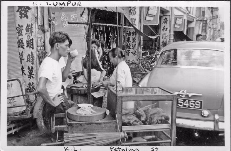 Quầy hàng ẩm thực đường phố trên đường Petaling.
