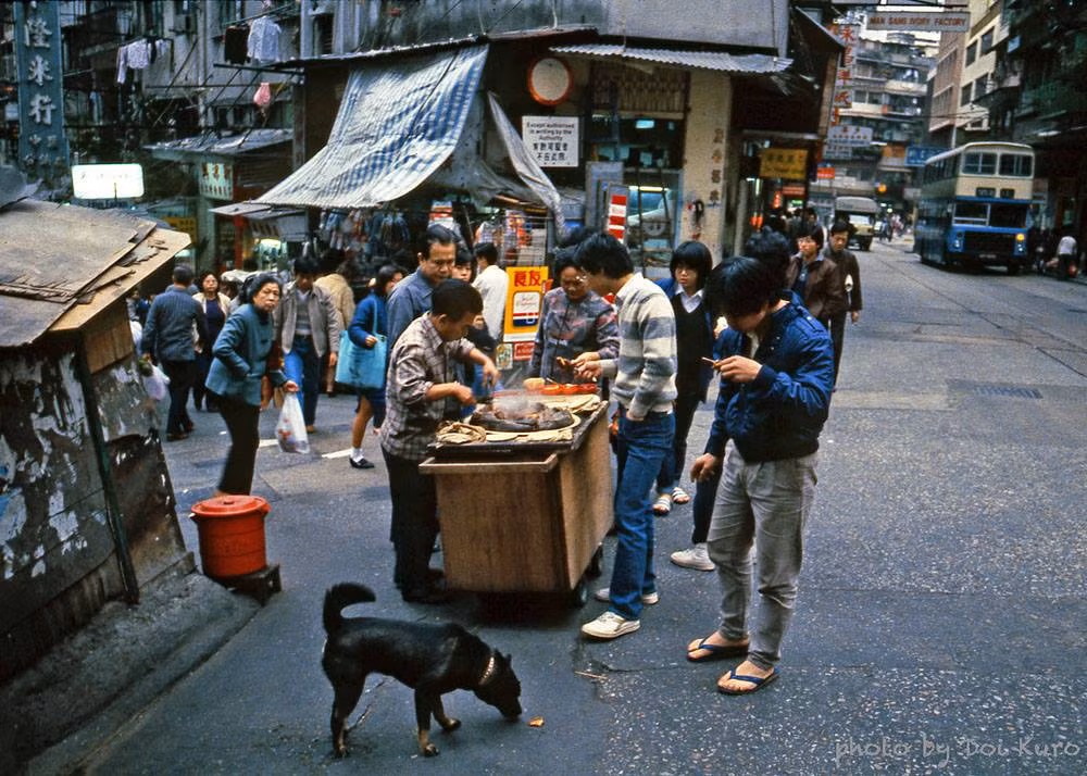 Quầy bán chả xiên nướng bên đường.