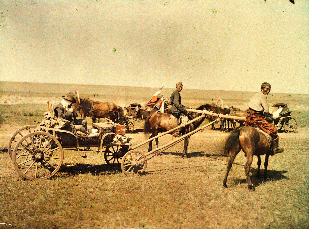 Nhiếp ảnh gia Stefan Passe di chuyển bằng xe ngựa kéo giữa Khyagt (Nga) và Urga.