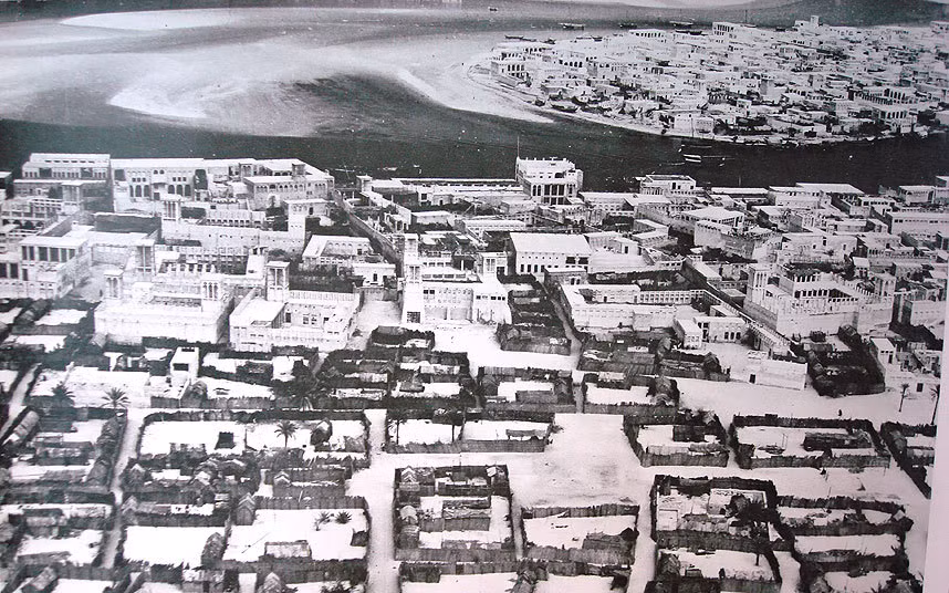 Một góc thành phố Dubai, UAE thập niên 1950. Lúc này những tòa nhà chọc trời chưa xuất hiện ở thành phố vùng Trung Đông.