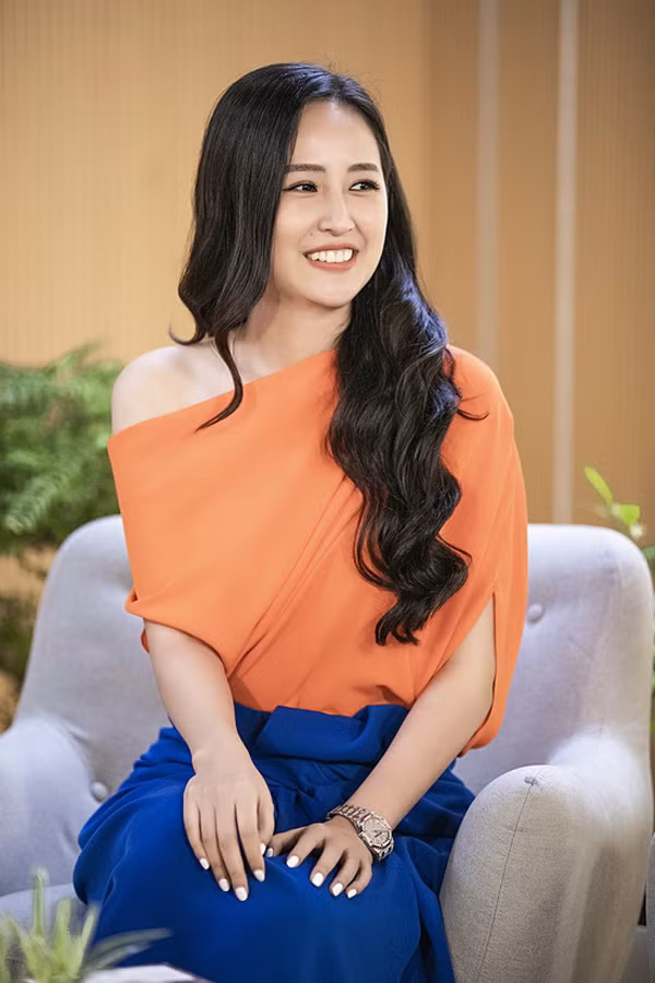 Bắt đầu từ đây, Mai Phương Thúy bước chân vào làng giải trí và 14 năm sau, cô vẫn là gương mặt đắt show trong nhiều sự kiện. Cô còn kinh doanh từ nhà hàng cho đến bất động sản và đầu tư chứng khoán. Cô cũng là người đẹp duy nhất trong dàn Hoa hậu Việt Nam dám "mạnh miệng" về tiền bạc. Phát ngôn nổi bật về tiền bạc chính là: "Tôi không nghèo vì tôi đầu tư theo cách tiền phải đẻ ra tiền, nếu có nguy cơ thất bại tôi không làm và tôi cũng không để chuyện đó xảy ra". Trước đó, người đẹp cũng có phát ngôn khá tự tin về tiền bạc rằng: "Tôi không thích chạy theo tiền bạc. Vì thế, tôi để tiền bạc chạy theo tôi".