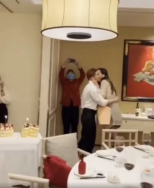 Khoảnh khắc gây sốt của Mai Phương Thúy và Noo Phước Thịnh.