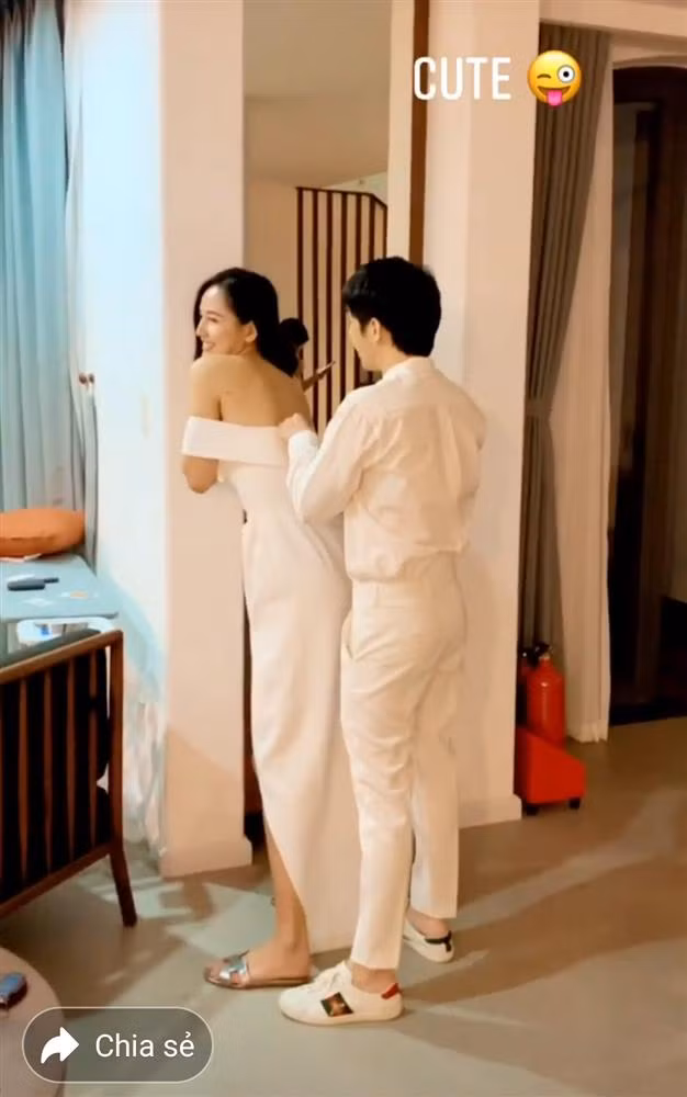 Mặc dù tất cả chỉ là dĩ vãng nhưng nam ca sĩ vẫn không ngừng "thả thính" Hoa hậu Việt Nam 2006 từ đó tới nay, bất chấp việc cô đã có bạn trai 10 năm. "Tôi và Noo Phước Thịnh nhìn cũng đẹp đôi, nhưng chuyện cũ đã qua. Bây giờ chúng tôi là bạn tốt của nhau. Khó có chuyện tôi và Noo Phước Thịnh quay trở lại với nhau vì người ta giờ đã là ngôi sao ca nhạc, tôi chỉ là một cô gái bình thường", Mai Phương Thúy chia sẻ vào cuối tháng 11 vừa qua.