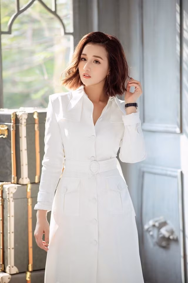 Lã Thanh Huyền hiện đang là tổng giám đốc một công ty riêng và điều hành hệ thống siêu thị gia đình. Cô gần như có trong tay mọi thứ mà bất kể phụ nữ nào cũng mơ ước.
