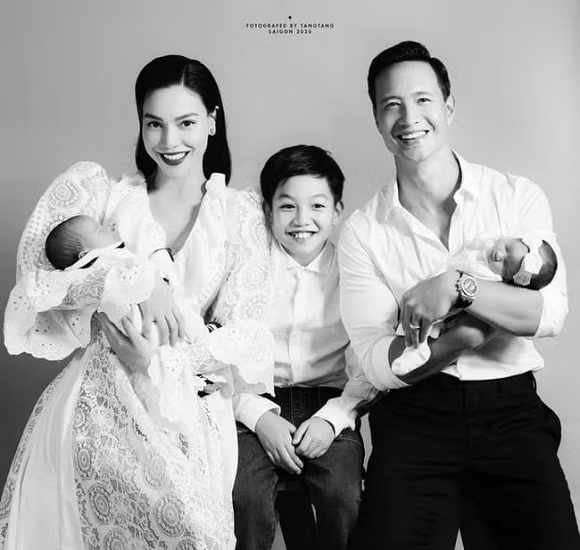 Me Ho Ngoc Ha khoe day thang 2 chau, chi tiet nay gay chu y-Hinh-7