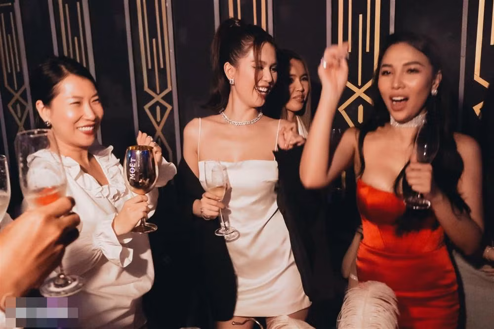 Ro nghi van Vu Khac Tiep va Linh Chi cach mat nhau-Hinh-3