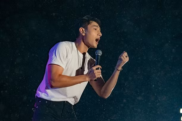 Isaac chia sẻ khoảnh khắc được "cháy" hết mình phục vụ fan trong một chương trình âm nhạc.