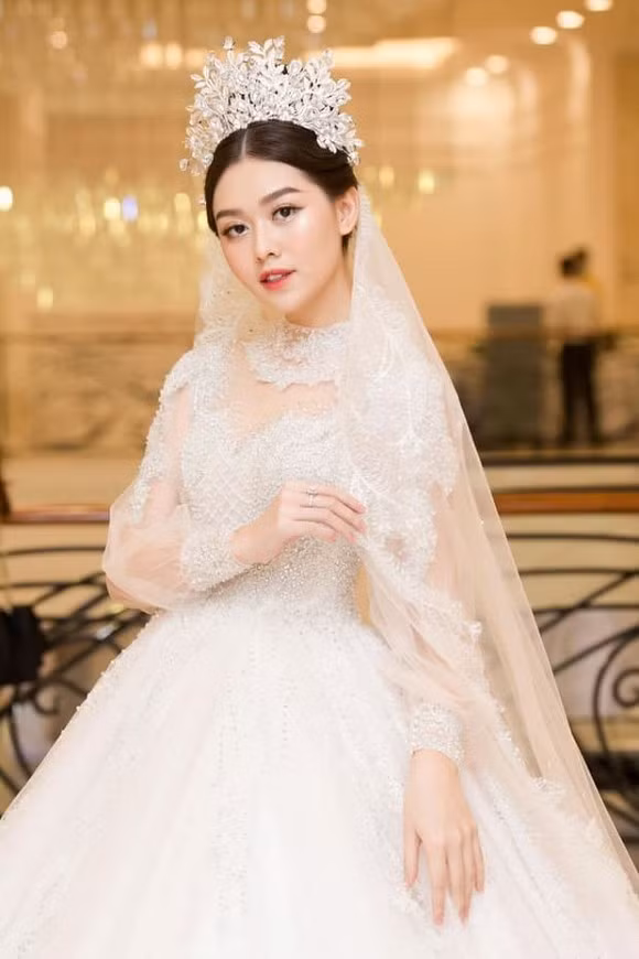 Lo thiep cuoi cua A hau Tuong San, ro ten chu re-Hinh-5