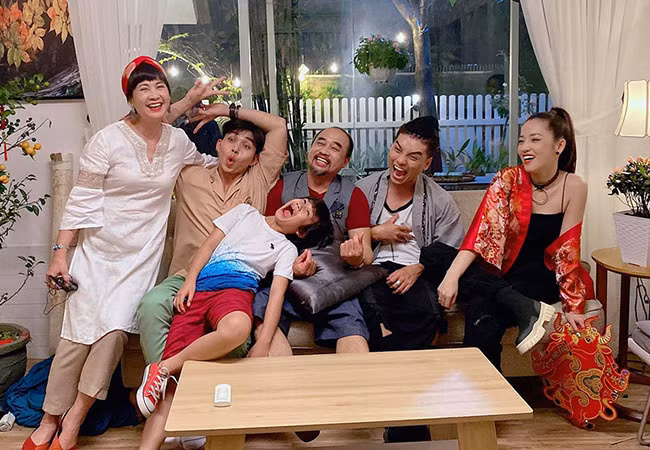 NSND Lan Hương cùng thế hệ diễn viên đàn em Puka, Jun Phạm có những kỷ niệm đáng nhớ trong lần đầu hợp tác phim.