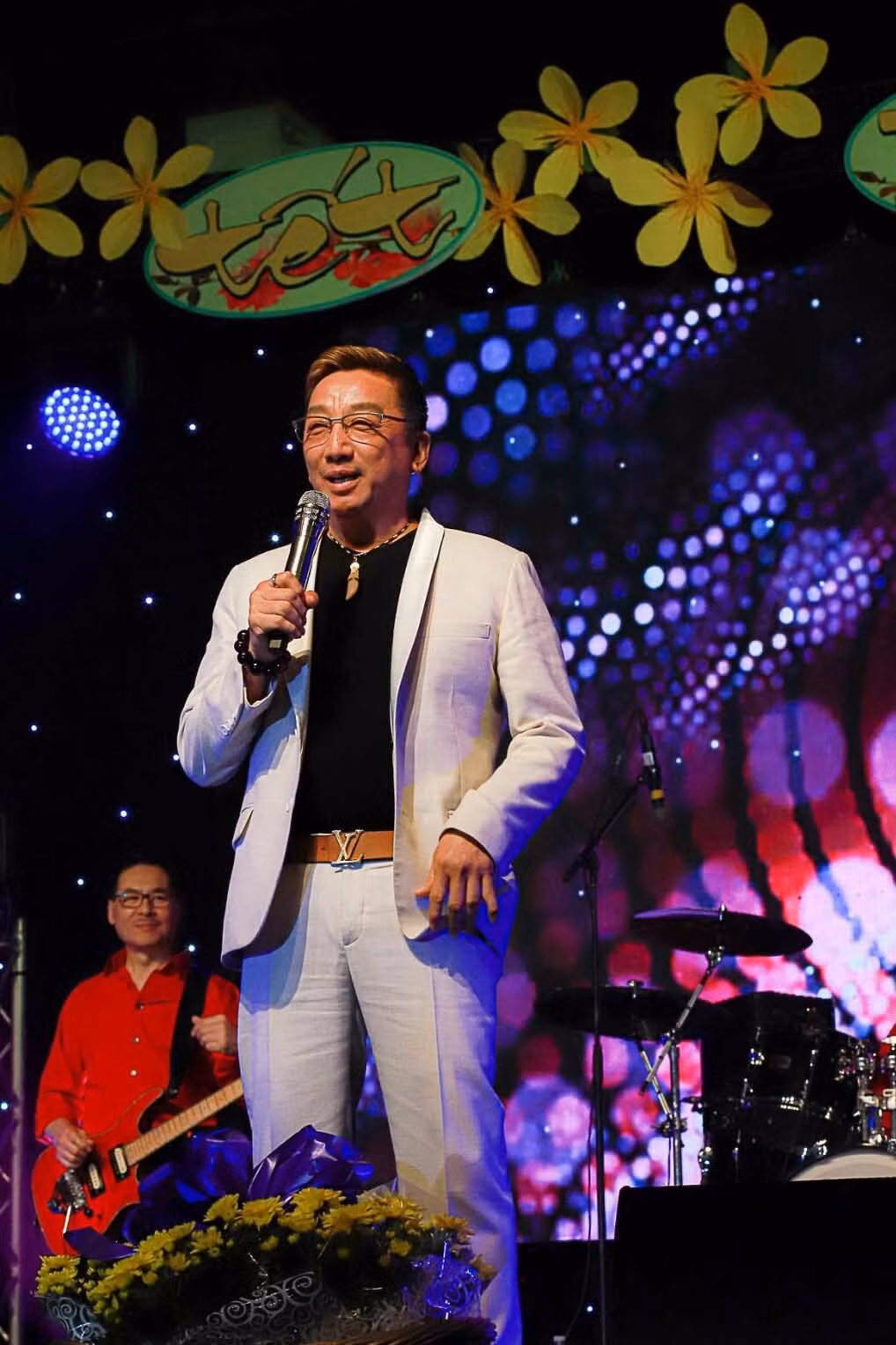 Năm 2010, Trường Vũ lần đầu trở về Việt Nam để tham gia biểu diễn tại một chương trình từ thiện lớn.