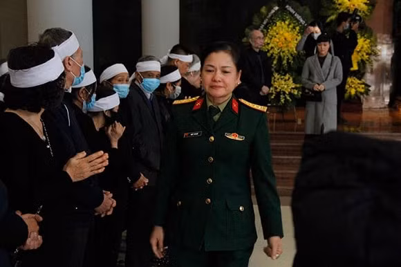 Với hơn 300 vở diễn dàn dựng cho các đoàn nghệ thuật, cùng với NSND Doãn Hoàng Giang, Lê Hùng, ông có công kiến tạo thời kỳ hoàng kim của sân khấu phía Bắc thập niên 1980, 1990. Không chỉ dựng kịch sân khấu, ông còn đứng sau nhiều vở tuồng, chèo, cải lương, dân ca... Ông nhận danh hiệu Nghệ sĩ Nhân dân năm 2006.