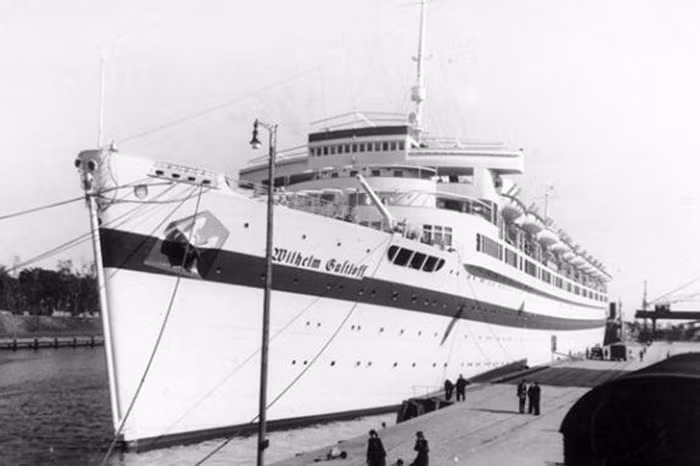 Tàu Wilhelm Gustloff chìm vào ngày 31/1/1945 sau khi bị trúng ngư lôi của tàu ngầm Liên Xô tại biển Baltic. Ước tính 9.343 người đã chết trong thảm kịch này.
