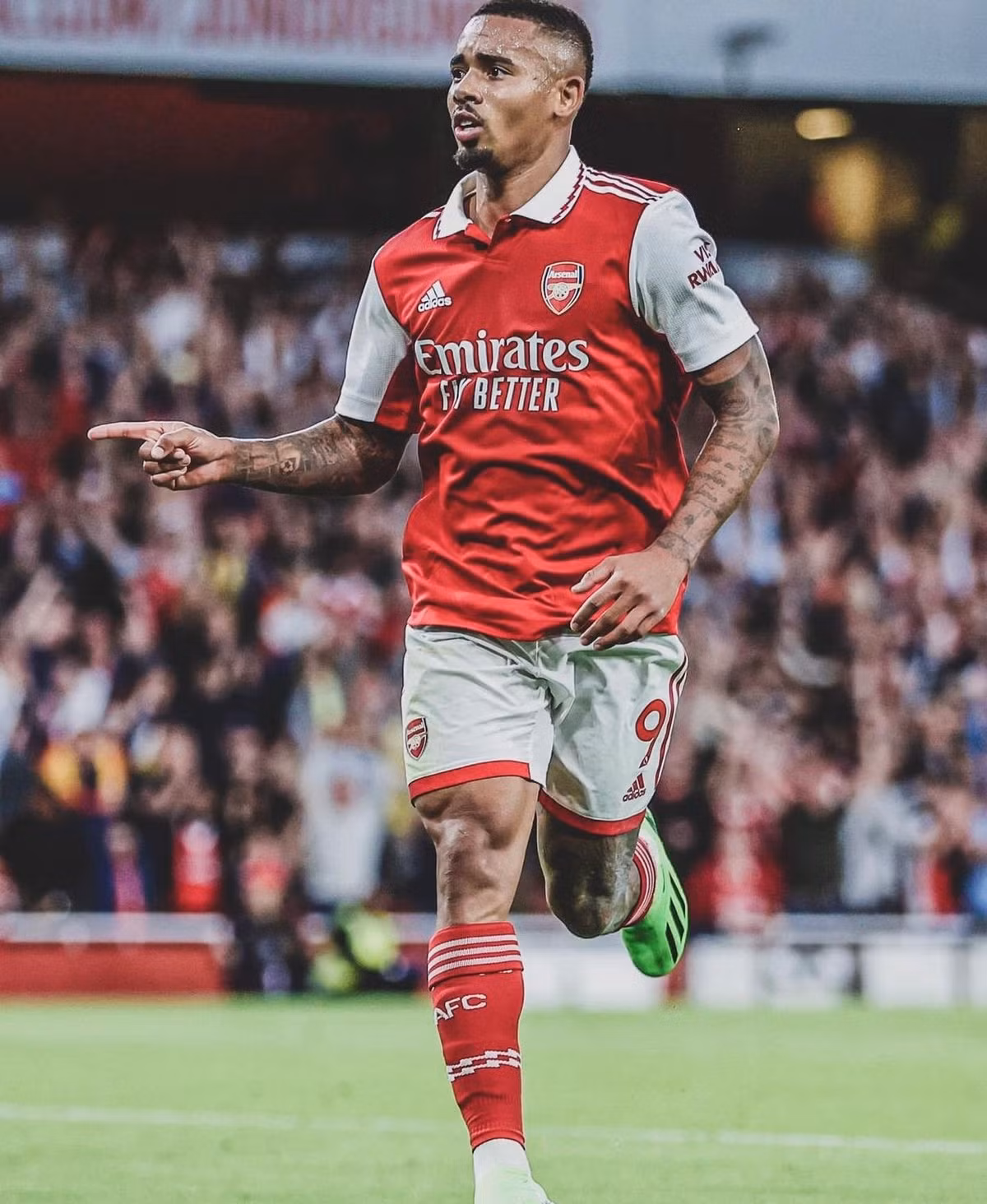 Bong hong ben Gabriel Jesus
