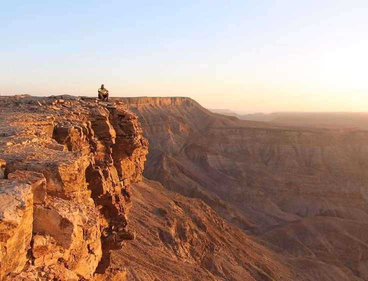  7. Là biểu tượng địa chất của Namibia. Hẻm núi Fish River là một trong những di sản thiên nhiên quý giá nhất của Namibia, minh chứng cho lịch sử địa chất lâu đời và vẻ đẹp nguyên sơ của châu Phi. Ảnh: Pinterest.