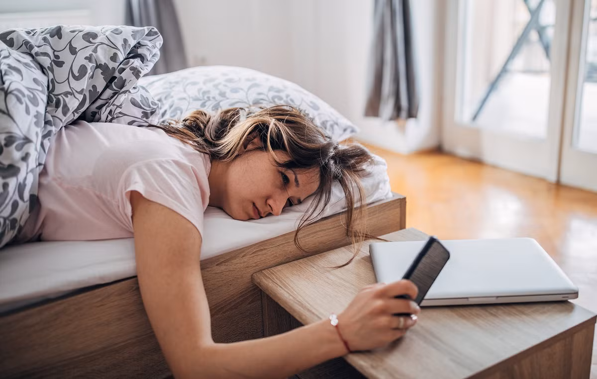  Luôn mệt mỏi: Tất nhiên, thỉnh thoảng bạn cũng bị kiệt sức. Nhưng mệt mỏi liên tục là triệu chứng quan trọng cần chú ý. Nó có thể có nghĩa là thực phẩm bạn đang ăn không được phân hủy để cung cấp năng lượng và sử dụng bởi các tế bào. Khi đó, bạn sẽ luôn cảm thấy mệt mỏi, uể oải. Ảnh: Livi.