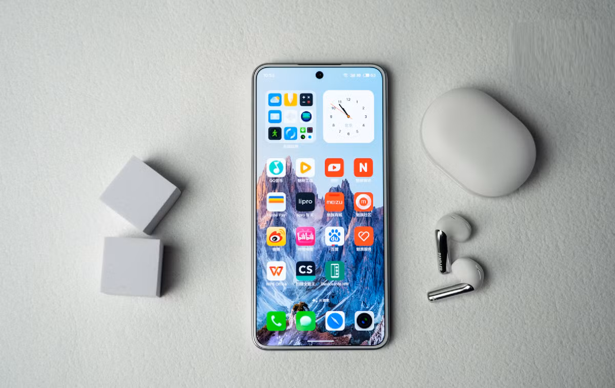 Meizu Lucky 08 có giá bán niêm yết khởi điểm từ 1.599 tệ, tương đương khoảng 5,6 triệu đồng. Đây là một mức giá khá cạnh tranh bởi trong phân khúc này khá ít thiết bị có nhiều ưu điểm như Lucky 08, có thể kể tới như thiết kế độc lạ, màn hình siêu đẹp với viền cực kỳ mỏng, phần mềm dùng mượt mà pin cũng ấn tượng.