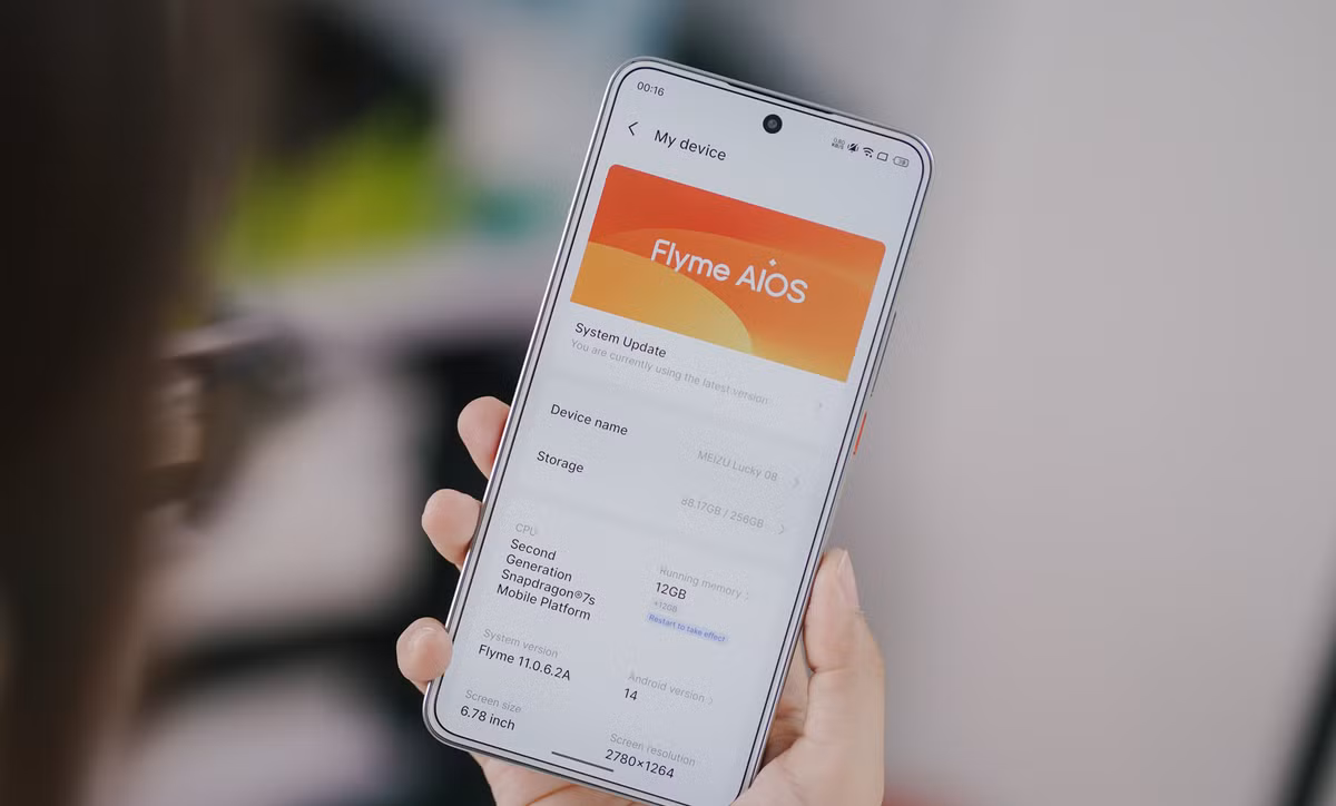 Máy sẽ chạy sẵn Android 14 với giao diện tùy biến Flyme AIOS khi mở bán. Và như mình đã nói ở trên, Meiu muốn đánh mạnh các tính năng AI tạo sinh do chính hãng phát triển trên chiếc máy này. Những tính năng AI có thể kể đến như trả lời cuộc gọi tự động và tóm tắt cuộc gọi, trợ lý AI có thể có thể truy vấn các tìm kiếm mà người dùng yên cầu, phân tích tài liệu AI,...