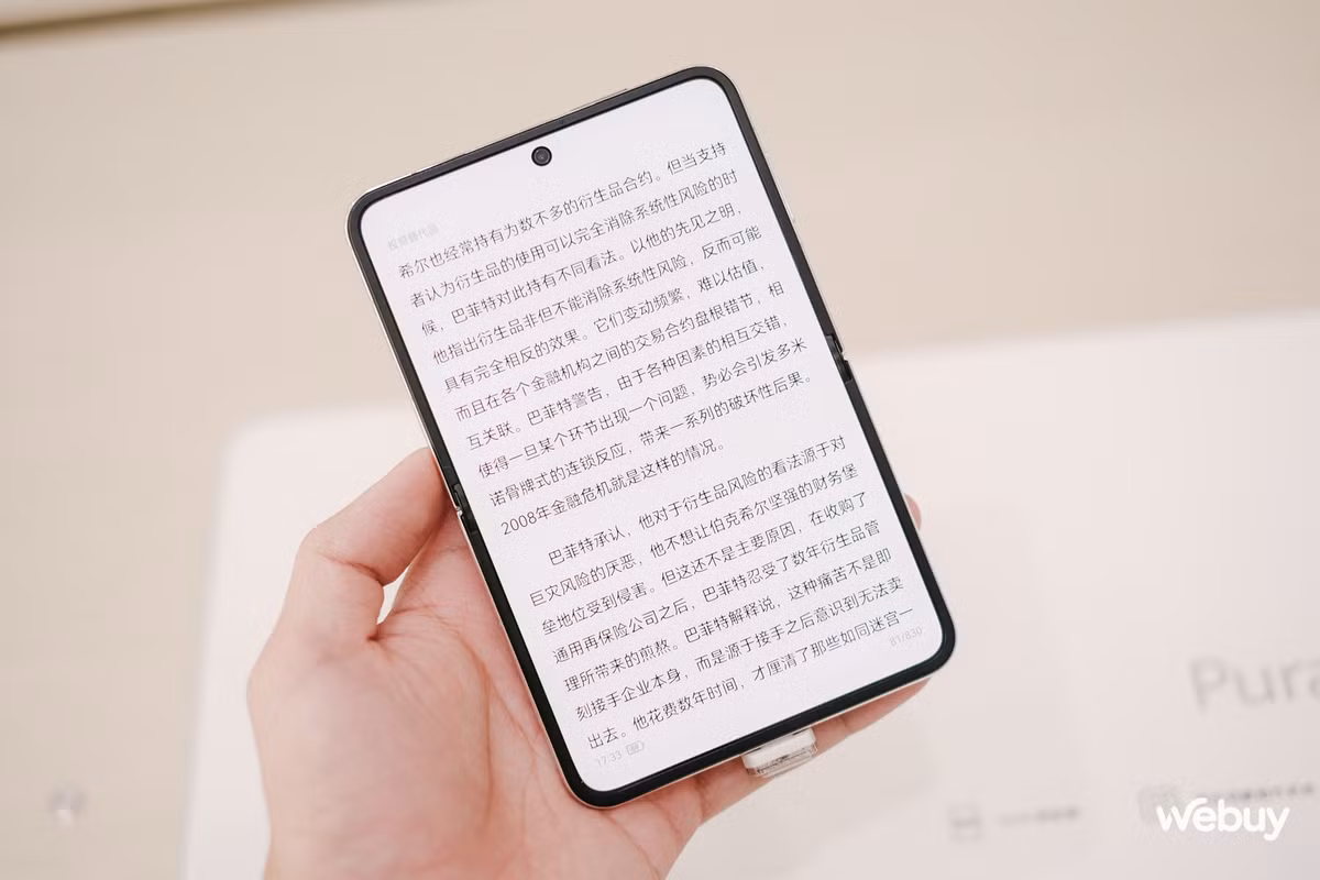 Pura X sở hữu màn hình chính 6,3 inch với tỷ lệ 16:10, một sự kết hợp hiếm thấy trên thị trường smartphone hiện nay. Tỷ lệ này giúp tối ưu hóa cho việc đọc sách điện tử, lướt tài liệu, xem phim hay duyệt ảnh, nhờ khả năng hiển thị diện tích lớn và hạn chế các vùng đen thường thấy trên màn hình vuông.