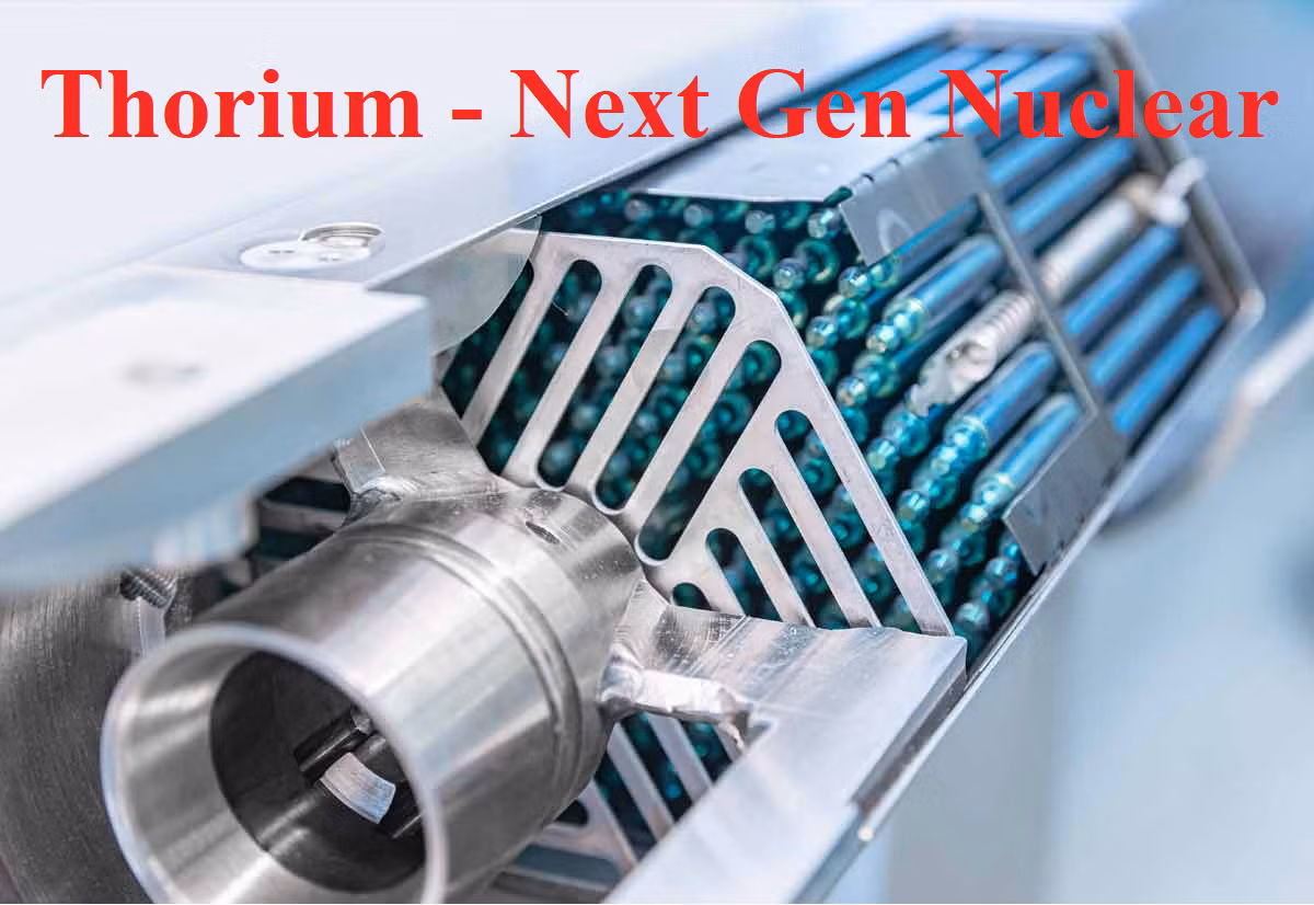 Ngoài ra, còn một ưu điểm nữa của Thorium là các phụ phẩm của nó cũng ít có khả năng được sử dụng để chế tạo vũ khí. Điều này được Hiệp hội Hạt nhân Thế giới khuyến khích, vì một số nước có thể phát triển lò phản ứng Uranium cho mục tiêu phát điện, nhưng thực tế chỉ là vỏ bọc cho một chương trình nghiên cứu song song nhằm phát triển vũ khí hạt nhân. Và nhìn theo một cách nào đó, đây chính là nút thắt của vấn đề.