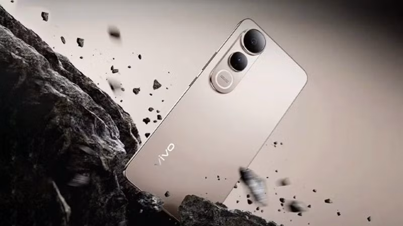 Đáng chú ý, nhà sản xuất cam kết pin vẫn duy trì trên 80% dung lượng sau 1700 chu kỳ sạc - một thông số hiếm thấy ở phân khúc tầm trung. Bên cạnh hiệu năng, thiết bị còn đạt chuẩn chống bụi nước IP65 và vượt qua kiểm tra độ bền chuẩn quân đội, được chứng nhận bởi tổ chức SGS Thụy Sĩ.