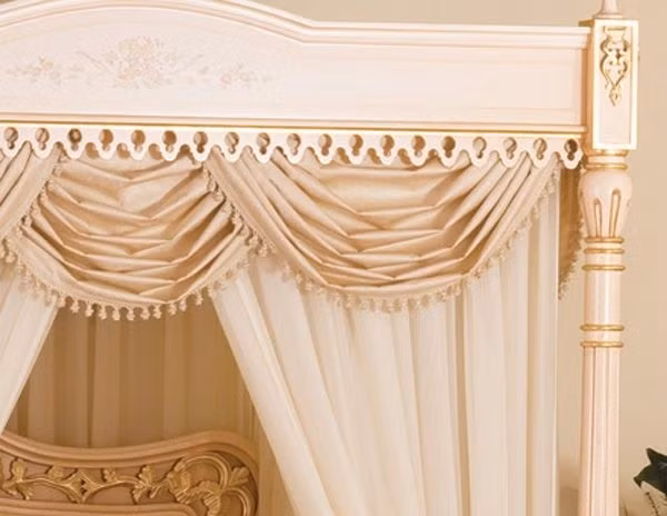 Sở dĩ chiếc giường này có mức giá "trên trời" như vậy bởi chỉ riêng số lượng vàng dùng để trang trí nội thất cho Baldacchino Supreme đã lên tới 107 kg. Phần khung giường được làm từ gỗ hạt dẻ, gỗ anh đào và gỗ cây tro loại thượng hảo hạng.