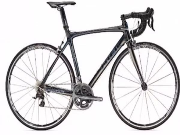 Xe đạp Trek Madone 7 được bán với giá 75.000 USD tại phiên bán đấu giá hàng năm Lance Armstrong Foundation Gala ở New York (2005). Chiếc xe được gắn 100 viên kim cương trắng và 7 viên kim cương Gemesis màu vàng 1 carat gắn trên huy hiệu ở đầu xe.