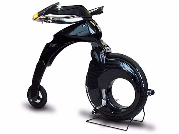Chiếc xe đạp điện YikeBike Fusion được xem là chiếc xe đạp điện 2 bánh nhỏ nhất thế giới. Chỉ nặng 11,5kg, YikeBike Fusion có thể đạt tốc độ tối đa 23km/h. Nó có thể dễ dàng gập lại một cách gọn gàng chỉ trong vòng 15 giây.