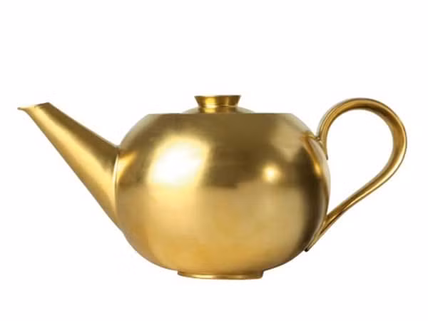 Chiếc ấm trà Trung Quốc sản xuất tại Đức này đã được mạ một lớp vàng tốt nhất thế giới. Giá của nó là 1.200 USD.