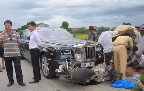 Phantom Rồng gây tai nạn của đại gia Thạch.
