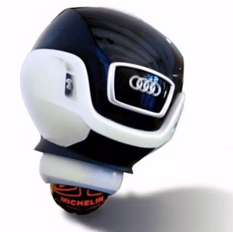Chiếc xe một bánh Audi Snook của nhà thiết kế người Đức - Tilmann Schlootz, với động cơ đa hướng trong chiếc bánh xe hình cầu giúp người điều khiển có thể lái hoặc quay xe theo mọi hướng một cách dễ dàng. Các mô phỏng chuyển động được điều khiển dựa vào trí tuệ nhân tạo.