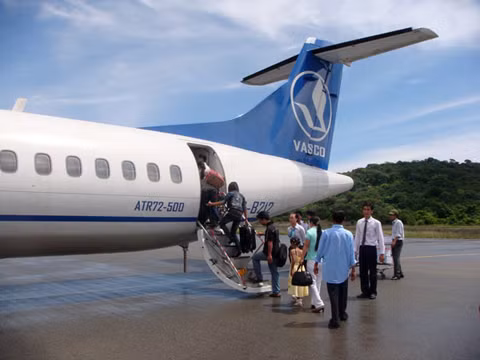 Hiện nay số lượng máy bay của Vasco là 2 chiếc ATR 72 với số lượng chuyên trở 66 chuyến. Vasco cung cấp hoạt động bay dịch vụ trong và ngoài nước theo yêu cầu của khách hàng bằng loại máy bay nhỏ và trực thăng. Các dịch vụ bay của Vasco bao gồm: cho thuê chuyến bay cấp cứu, thực hiện các chuyến bay chụp ảnh địa hình, khảo sát địa chất tìm kiếm cứu nạn, hiệu chuẩn các thiết bị dẫn đường hàng không bay phục vụ nông - lâm - ngư nghiệp, phục vụ dầu khí...