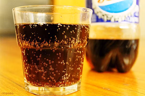 Mangan. Nếu mangan với lượng vừa phải sẽ tác động tốt đến hô hấp tế bào, phát triển xương, chuyển hóa gluxit, hoạt động của não, cảm giác cân bằng. Tuy nhiên, cơ thể trẻ còn rất yếu, nếu lượng Mangan hấp thu vào cơ thể cao có thể gây độc với phổi, hệ thần kinh, thận và tim mạch.