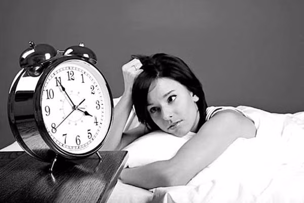 Bởi vì chu kỳ giấc ngủ khác nhau sẽ đóng vai trò củng cố ký ức trong tâm trí bạn. Nếu không ngủ đủ giấc, bạn sẽ không thể nhớ những gì mình đã học và thu nhận hàng ngày.