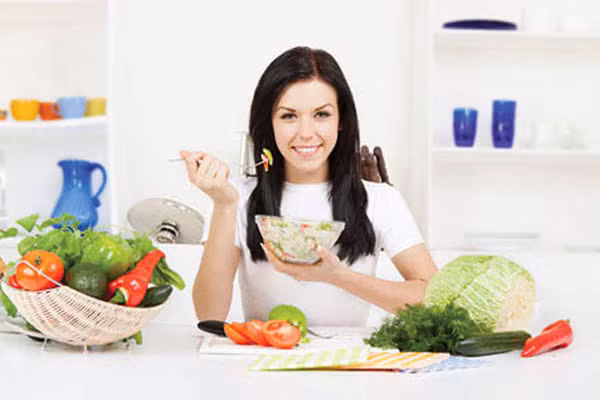 Nếu muốn mình mảnh mai, hãy chọn một chế độ dinh dưỡng hợp lý gồm thành phần trái cây và protein nạc nhiều hơn tinh bột, xen kẽ với tập thể dục thể thao sẽ giúp bạn đốt cháy chất béo một cách nhanh chóng mà không gây mệt mỏi, kiệt sức.