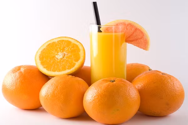 Cam hoặc những trái cây họ hàng với nó có thể được bệnh nhân tiểu đường tiêu thụ hàng ngày vì chúng rất giàu vitamin C bảo vệ và chống lại nhiễm trùng, tăng cường hệ miễn dịch đặc biệt trong mùa đông. Nhờ hàm lượng chất xơ hòa tan trong loại quả này cao, nồng độ cholesterol trong máu được kiểm soát triệt để.