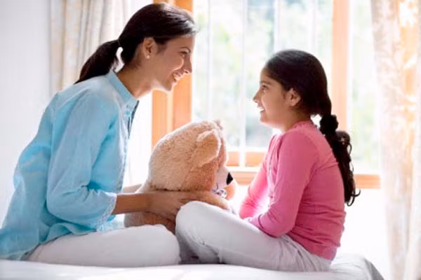 Nắm bắt tâm lý vì sao ngán sữa của con. Theo chuyên gia dinh dưỡng, một vài nguyên do khiến trẻ chán sữa thường do mẹ cho ăn nhiều quá trong ngày dẫn đến con có cảm giác no và không muốn nạp thêm sữa.