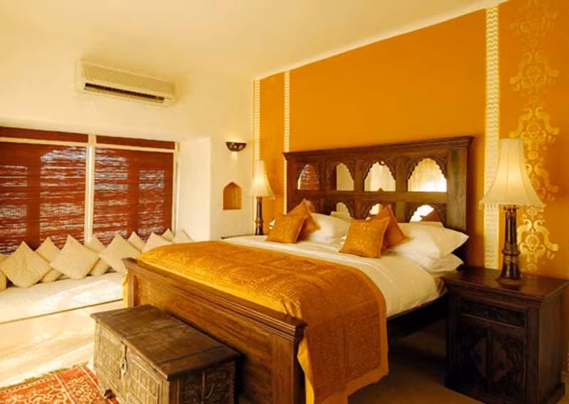 Cái tên Mihir Garh có nghĩa là "Pháo đài của mặt trời".