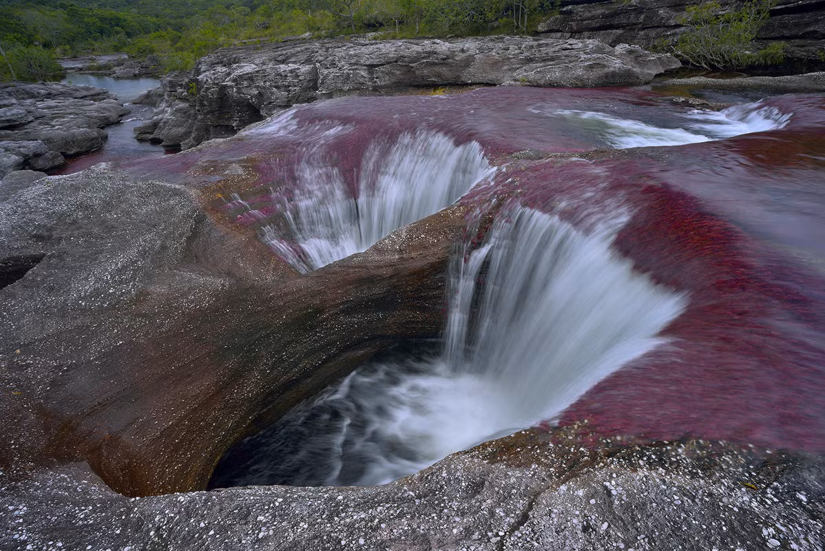 Trong nhiều năm trước đây, khách du lịch không được phép đến thăm quan dòng sông vì nhiều lý do.