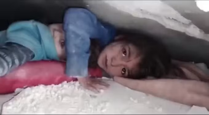 Be gai Syria che chan cho em suot 36 gio duoi dong do nat
