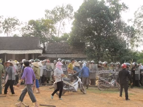 Giữa người dân và chính quyền xảy ra xung đột vì dự án nghĩa trang.