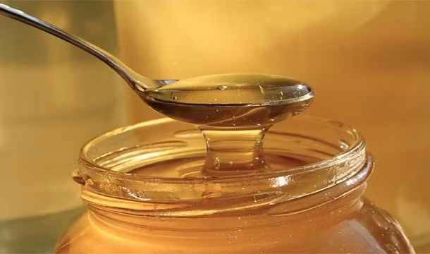 Người hầu Ai Cập cổ đại đã sử dụng mật ong để diệt ruồi, khiến chúng không thể quấy rầy các Pharaoh.