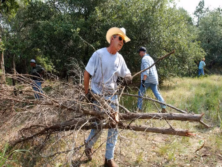 Tổng thống George W. Bush giữ kỷ lục ông chủ Nhà Trắng có nhiều ngày nghỉ nhất, 1.020 ngày. Ông đã đi từ phòng bầu dục đến khu phức hợp của gia đình ở Maine, Camp David - nơi ông có những kỳ nghỉ dài ở Maryland và trang trại của ông mang tên Crawford ở Texas.