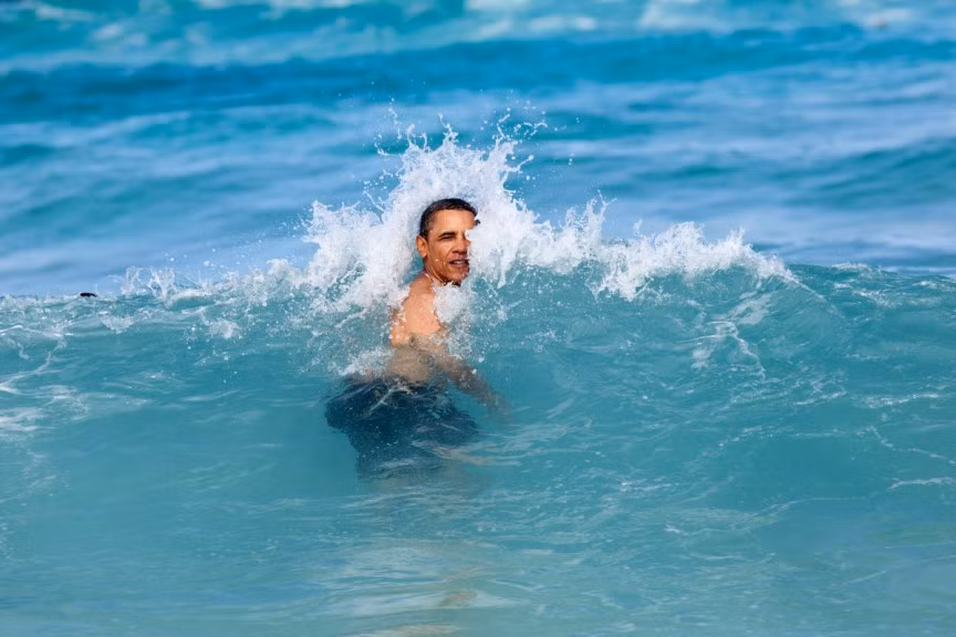 Tổng thống Barack Obama đã có 15 chuyến nghỉ dưỡng (tổng cộng 96 ngày) kể từ ngày 13/8/2013. Theo các phương tiện truyền thông, Tổng thống Obama có chuyến du lịch đến châu Phi. Khi đó, Nhà Trắng thông báo rằng, đây không chỉ là chuyến đi nghỉ ngơi của Tổng thống Barack Obama mà ông còn có cuộc gặp với một số lãnh đạo thế giới. Gần đây, vào tháng 3/2014, ông đã đi nghỉ cuối tuần tại resort cao cấp ở Florida Keys.