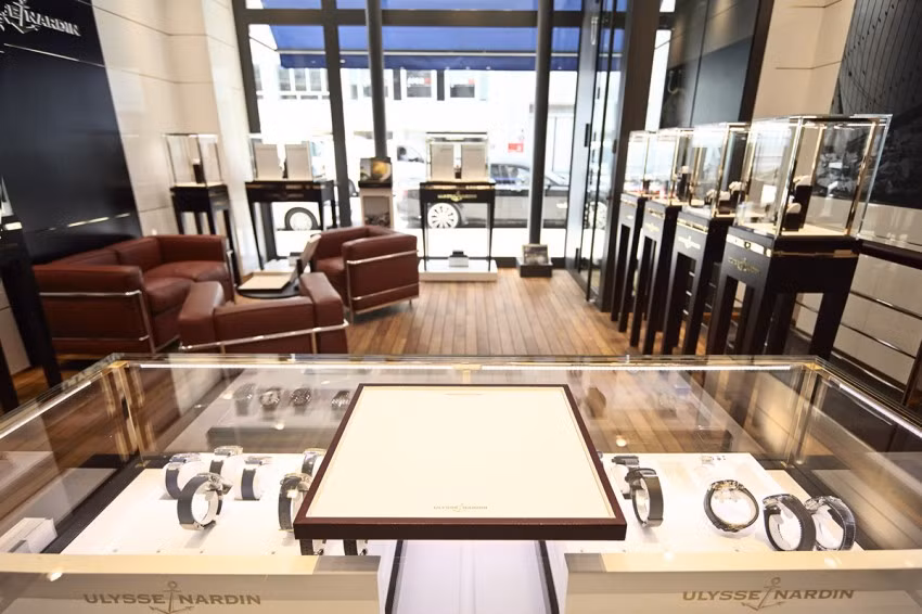 Nardin cũng tự hào khi có chuỗi 19 cửa hàng bán đồng hồ trên thế giới (trong đó có Dubai).