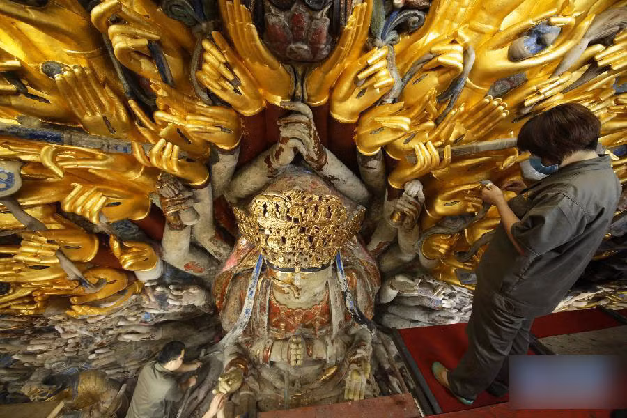 Bức tượng Quan Thế Âm Bồ Tát nghìn tay tại Trùng Khánh của Trung Quốc.