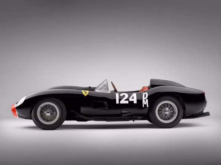 Xe cổ Ferrari 250 Testa Rossa 1957 được bán với giá 12,402 triệu USD. Đây là bản thử nghiệm thứ 4 được chế tạo và xuất xưởng trong số 22 chiếc.